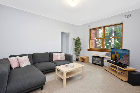 Cosy 2BR Plus Parking In Nth Sydney - Maitland Accommodation 0