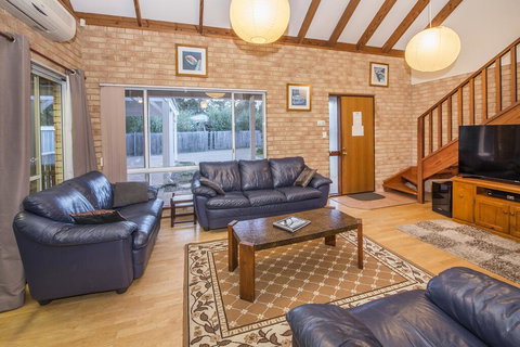 Country Cottage - Maitland Accommodation 2