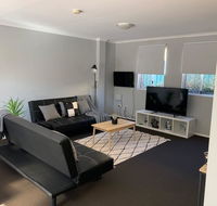 Cozy 3BR Townhouse in Liverpool CBD with parking - Maitland Accommodation