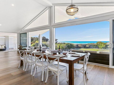 Dayz Dreamin - Pool, Gas Fireplace And Beachfront - Maitland Accommodation 2
