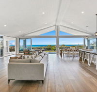Dayz Dreamin - pool gas fireplace and beachfront - Maitland Accommodation