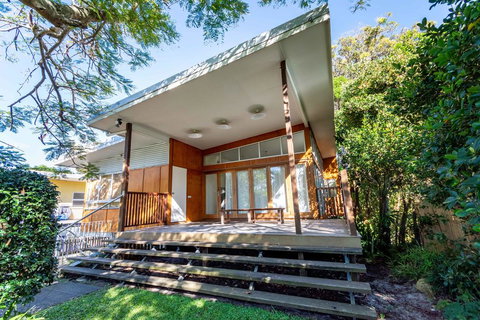 Decked Out For A Fantastic Holiday - (Whole House) Winnett St, Woorim - Maitland Accommodation 0