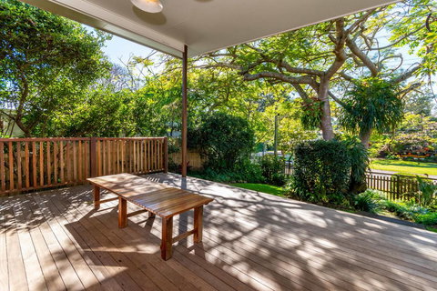 Decked Out For A Fantastic Holiday - (Whole House) Winnett St, Woorim - Maitland Accommodation 3