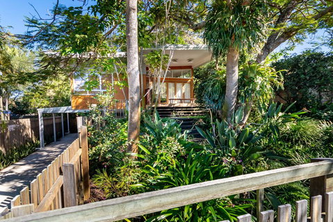 Decked Out For A Fantastic Holiday - (Whole House) Winnett St, Woorim - Maitland Accommodation 1