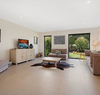 Divine - In the heart of Bright - Maitland Accommodation