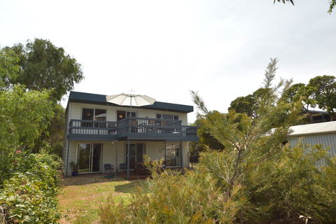 Dolphin Dreaming - 16 Dolphin Avenue - Maitland Accommodation 0