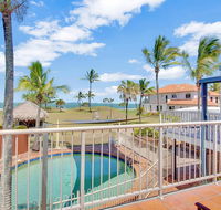 Driftwood on the Beach - Maitland Accommodation