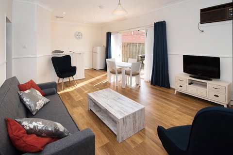 Dunsborough Town Units - Maitland Accommodation 2