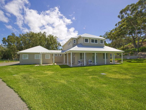 Echo Beach House, 16 Reflections Dr - Luxurious House With Magnificent Pool And Ducted Air - Maitland Accommodation 0