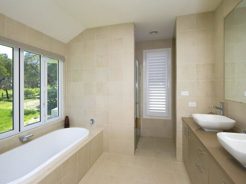 Echo Beach House, 16 Reflections Dr - Luxurious House With Magnificent Pool And Ducted Air - Maitland Accommodation 2