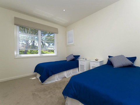 Echo Beach House, 16 Reflections Dr - Luxurious House With Magnificent Pool And Ducted Air - Maitland Accommodation 3