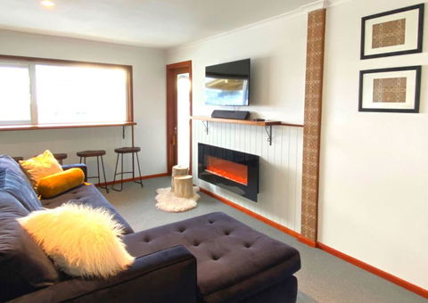 Eiger Chalet - Maitland Accommodation 1