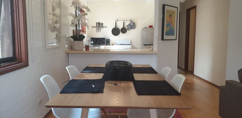 Elegant And Relaxing Apartment Few Mins To Canberra Racecourse - Maitland Accommodation 1