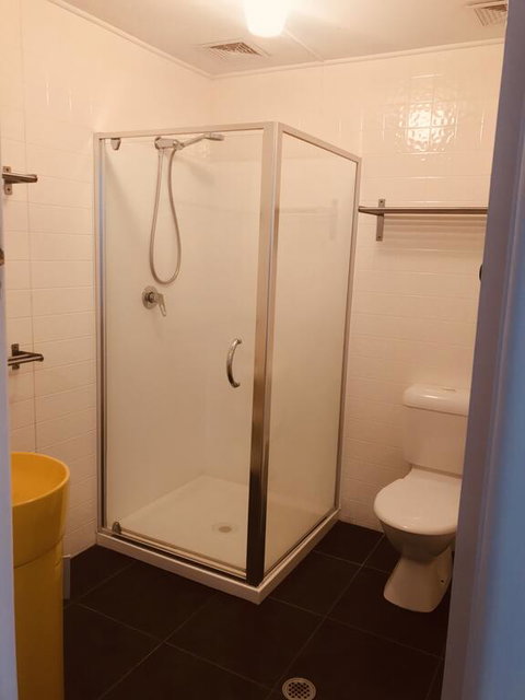 Ella May Holiday Flats - Maitland Accommodation 3