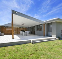 Fairway Views Pet Friendly house with WiFi AC Heating walk to beach - Maitland Accommodation