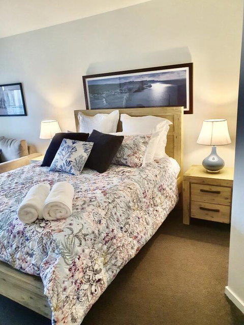 FAMILY ISLAND GETAWAY - BEACHFRONT APARTMENT - Maitland Accommodation 3