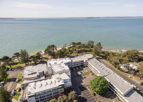 FAMILY ISLAND GETAWAY - BEACHFRONT APARTMENT - Maitland Accommodation 0