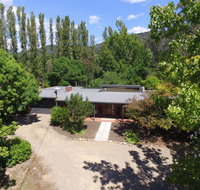 Farrington House - On the banks of the Ovens River - Maitland Accommodation