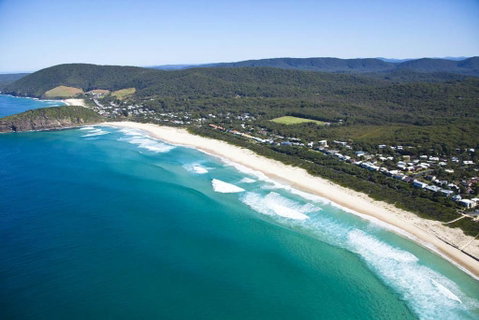 FRANGIPANI BEACH HOUSE - PET FRIENDLY 22 Belbourie Cres Boomerang Beach - Maitland Accommodation 1