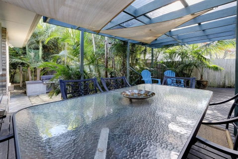 FRANGIPANI BEACH HOUSE - PET FRIENDLY 22 Belbourie Cres Boomerang Beach - Maitland Accommodation 2
