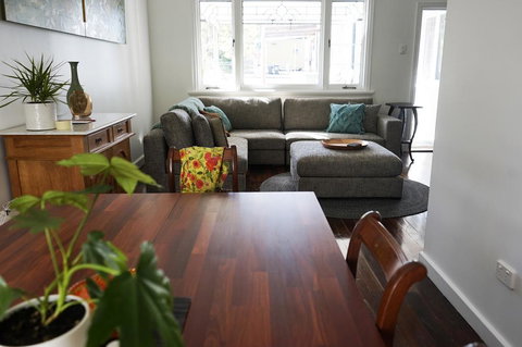 Gallery House Dwellingup - Maitland Accommodation 2