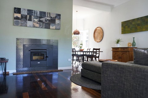 Gallery House Dwellingup - Maitland Accommodation 0