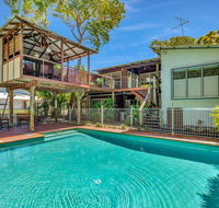 Gecko's Rest - Rainbow Shores Executive Beach House Pet Friendly Pool Wi-fi - Maitland Accommodation