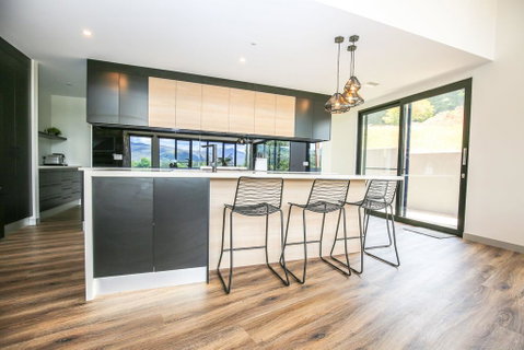 Glass House - Bright - Maitland Accommodation 2