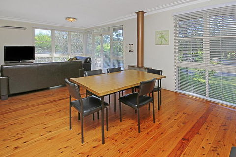 GOLF 39 MOLLYMOOK BEACH - Maitland Accommodation 1