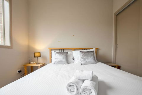 Gorgeous 4BR Home In Point Cook - Maitland Accommodation 2