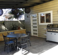 Guesthouse with Pool  BBQ - 10 kms from CBD - Maitland Accommodation