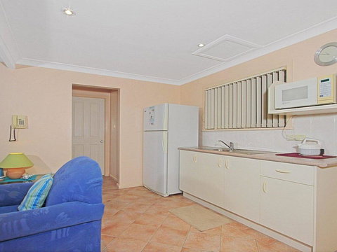 Gunyah - An Idyllic Coastal Getaway - Maitland Accommodation 3