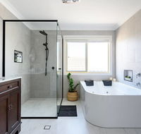 Hamptons Waterfront Getaway - Maitland Accommodation