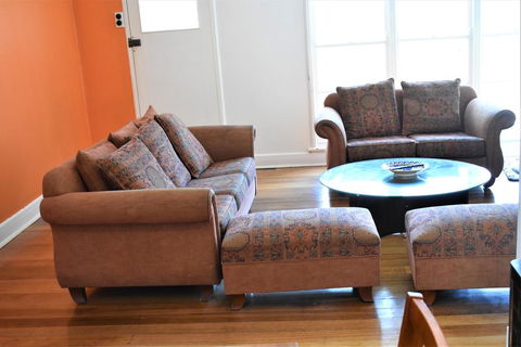Happy Cozy House For Holidays, Beach, BBQ, Pet Friendly 35kms From CBD In Country Life Style !!! - Maitland Accommodation 3