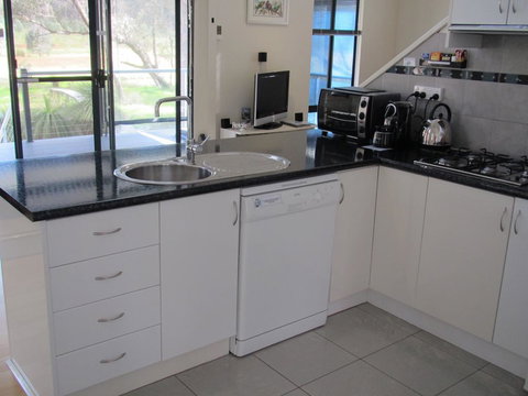 Hidden Grove Retreat - Maitland Accommodation 0