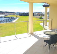Island Waterfront Getaway - WiFi - Maitland Accommodation