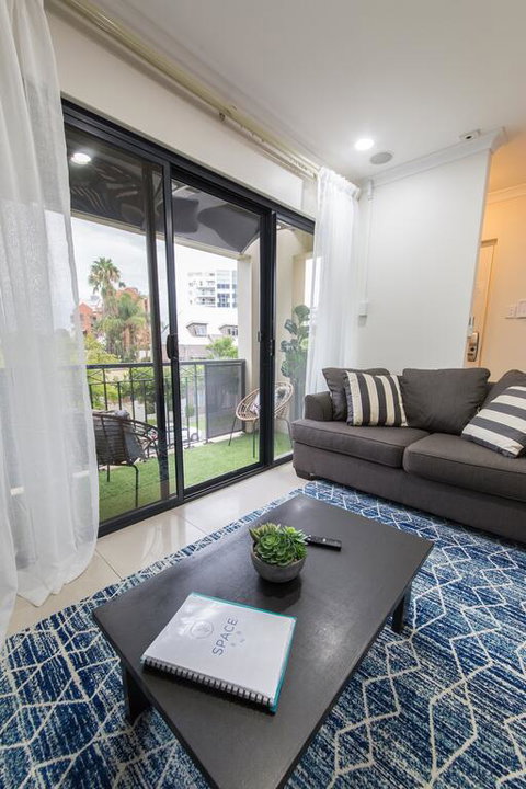 ISOLATION READY!! Super Size Me!! Top Location. Isolation Ready. Sanitised. Free CAT Bus, Pool, Gym And Everything At Your Finge - Maitland Accommodation 3