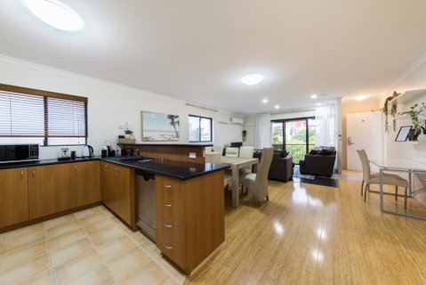 ISOLATION READY!! Super Size Me!! Top Location. Isolation Ready. Sanitised. Free CAT Bus, Pool, Gym And Everything At Your Finge - Maitland Accommodation 2