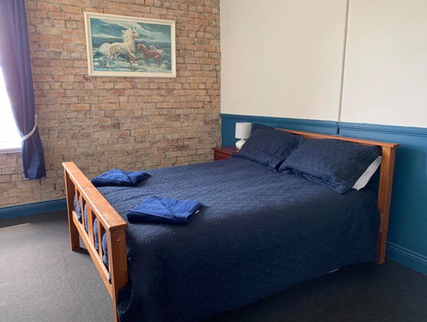 Kellys Top Pub - Maitland Accommodation 0