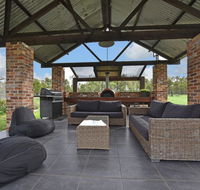 Kelman Cottage - tucked away with pool  native wildlife - Maitland Accommodation