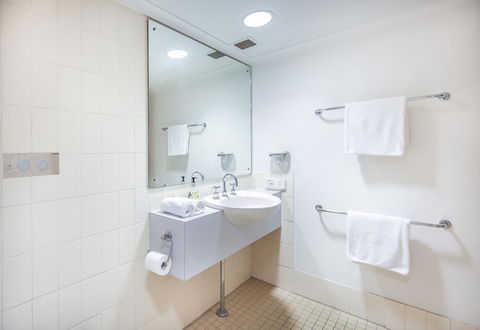 King Location - Life At Your Door - Maitland Accommodation 3