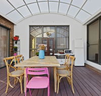 KOZYGURU Belrose Modern Designer 2 Bed  FREE Parking - Maitland Accommodation