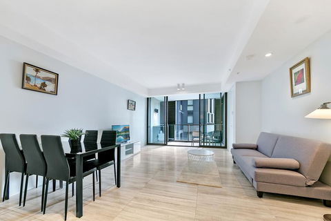 KOZYGURU HAYMARKET SYDNEY CITY VIEW 2 BED STUNNING APT NHA178-1206 - Maitland Accommodation 3