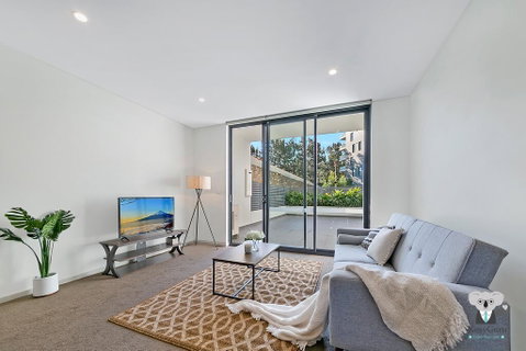 KOZYGURU WOLLI CREEK KOZY 3 BED APT + FREE PARKING NWC009 - Maitland Accommodation 0