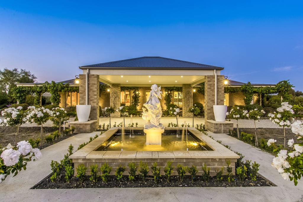 Batesford ACT Maitland Accommodation