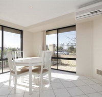 Lakeside Fun house near the Swan Valley - Maitland Accommodation