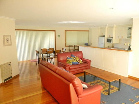 LAKESIDE2 - Maitland Accommodation 2