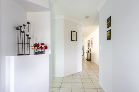 Large Executive And Family Home - Flinders View - Maitland Accommodation 3