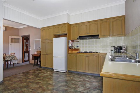 Le Chateau - Centrally Located - Maitland Accommodation 1
