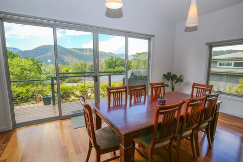 Leader Views - Maitland Accommodation 1